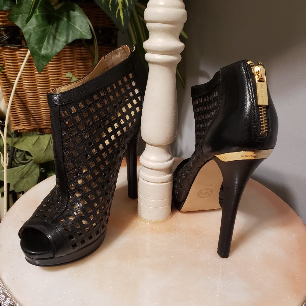 New never worn Michael Kors Black Platform Booties